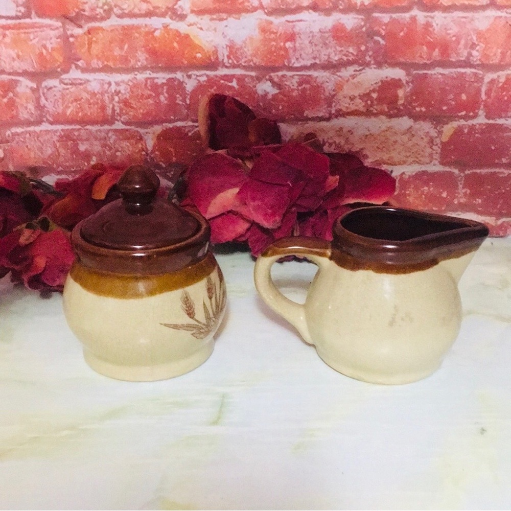 Vintage 70s Stoneware Wheat grass Pattern Sugar and Creamer Set - Picture 4 of 10